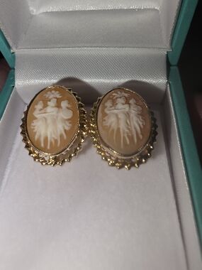 14k Gold Cameo 1950s Screw Back Clip On Earrings
